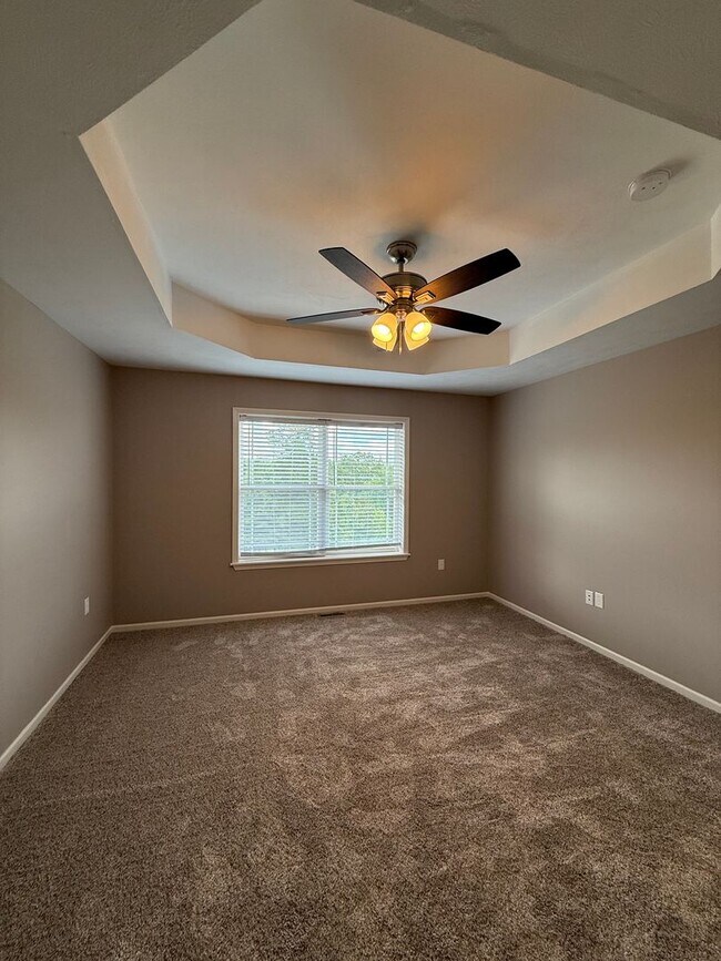Building Photo - NEWLY REDESIGNED 4BR Basement home!!!!