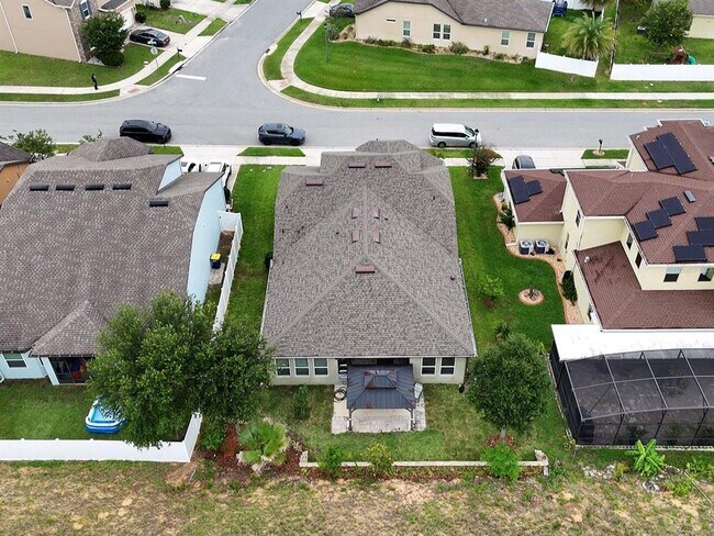 Building Photo - 2062 Redbay Ave