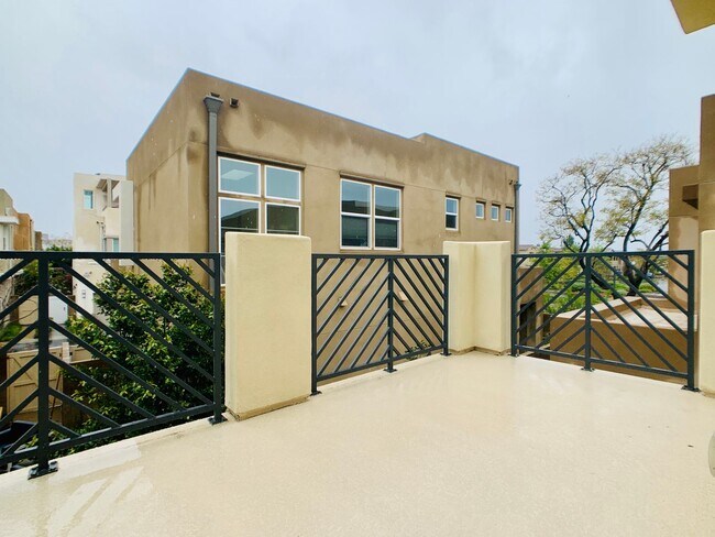 Building Photo - Modern 4BR Home in Irvine Great Park | Resort-Style Amenities & Top Schools