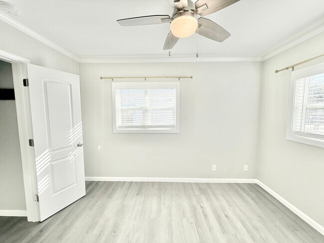 Building Photo - Fully Remodeled East Hill Cottage