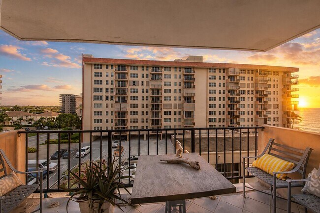 Building Photo - 1147 Hillsboro Mile