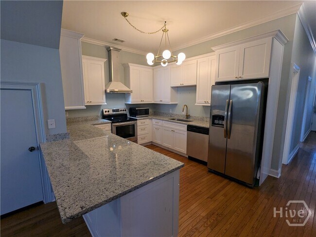 Building Photo - 305 E Duffy St