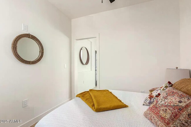 Building Photo - 411 N 32nd Pl