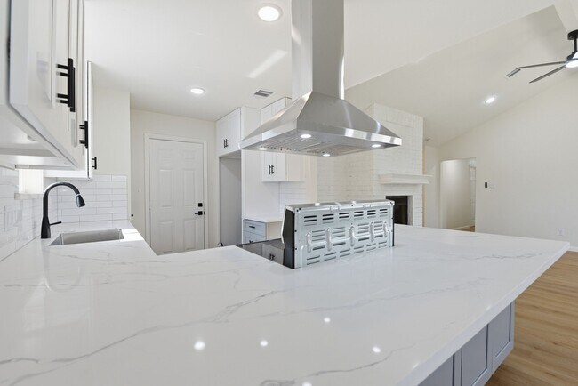 Building Photo - 7310 Sonnet Glen Ln