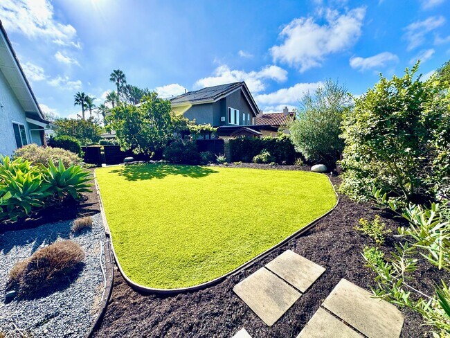 Building Photo - FOR RENT Call For Availability 3Br/3Ba 2128 Sqft Fully Furnished Del Mar Heights Vacation Home, C...