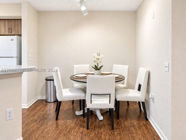 Building Photo - 12620 Vista Isles Dr