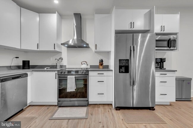 Building Photo - 915 5th St NW