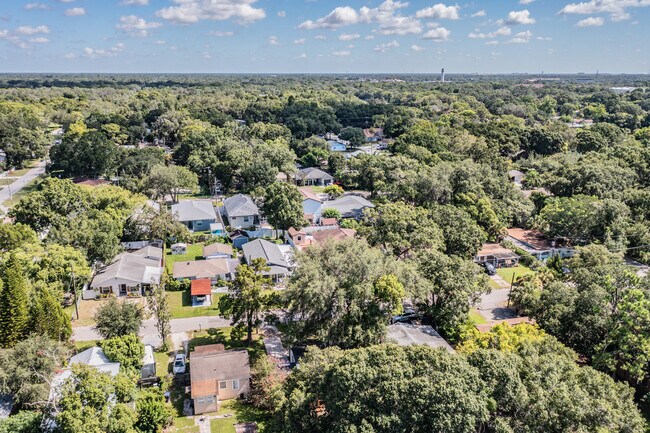 Building Photo - 810 W Minnehaha St