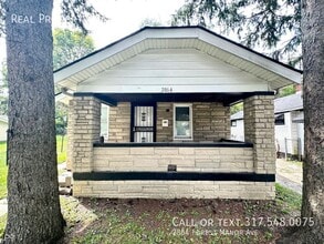 Building Photo - 2864 Forest Manor Ave