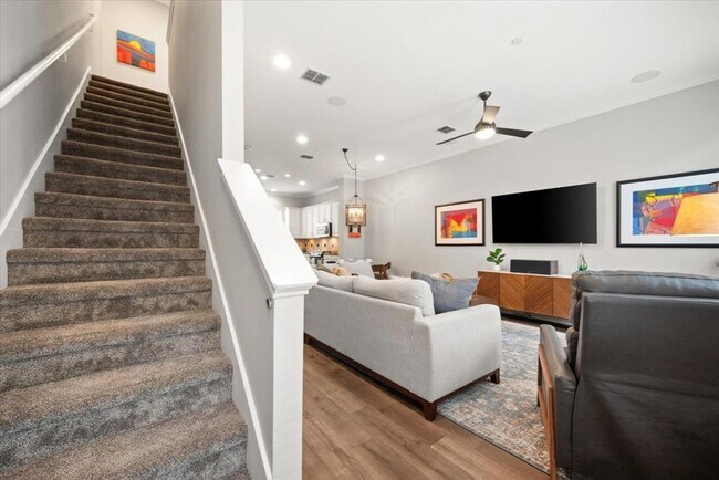 Building Photo - Welcome Home to the Heart of Addison!