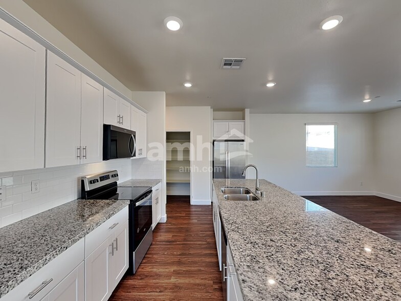 Building Photo - 322 Palazza Reserve Pl