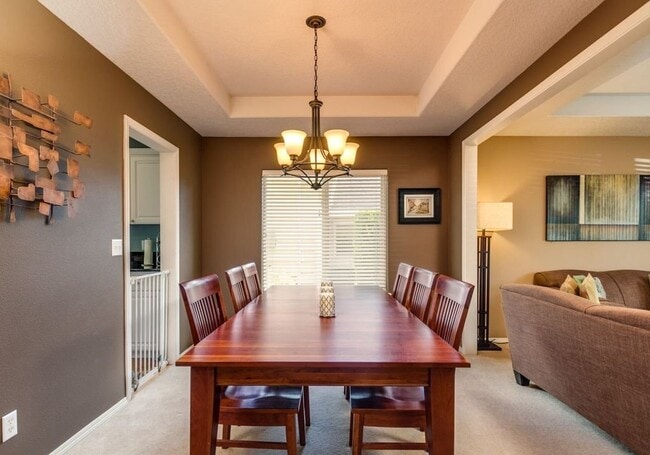 Building Photo - Beautiful Spacious Home!