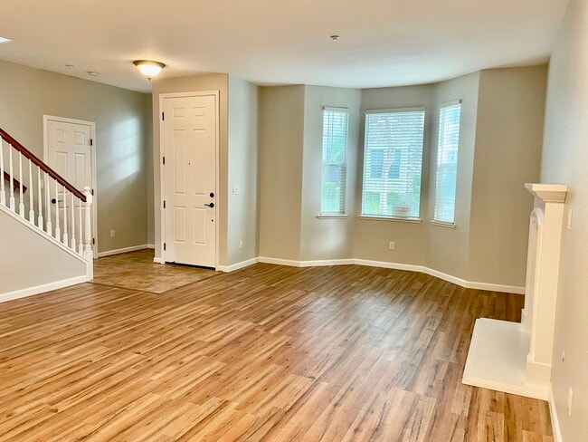 Building Photo - 1033 Acland Way