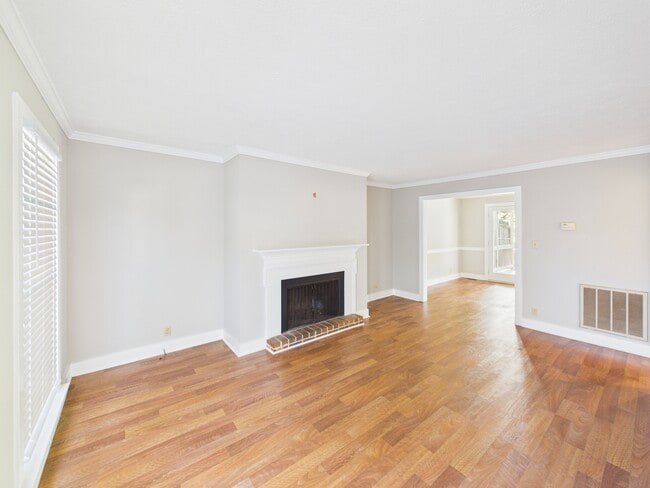 Building Photo - 1985 Briarcliff Rd