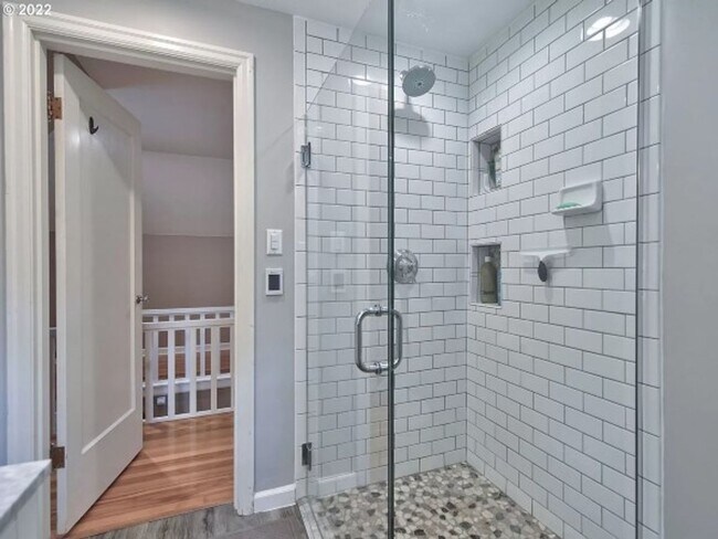 Building Photo - Gorgeous Modern Home Ready to Rent!