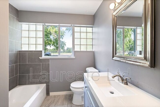 Building Photo - 2880 Harrison St