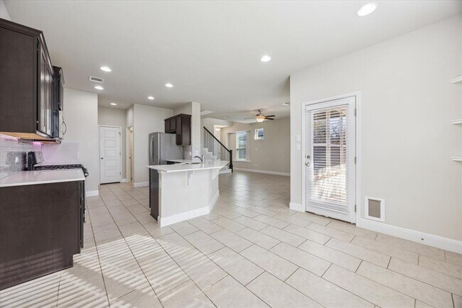 Building Photo - 1036 Chad Lp