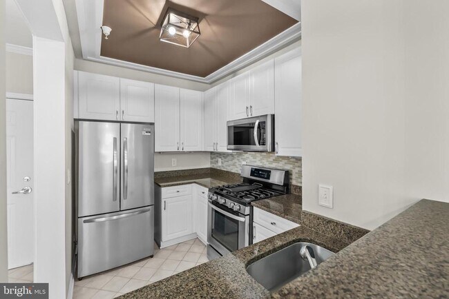 Building Photo - 4951 Brenman Park Dr