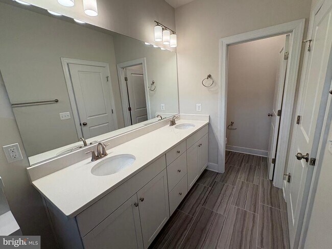 Building Photo - 139 Rubens Dr