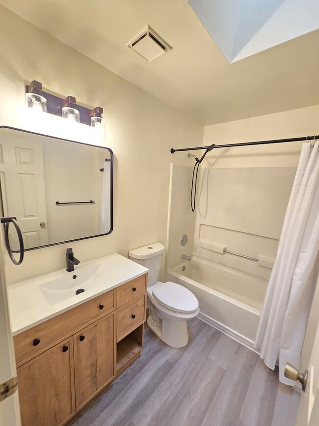 Building Photo - 1275 Alicia Cir