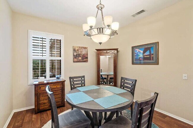 Building Photo - 16418 W Desert Lily Dr