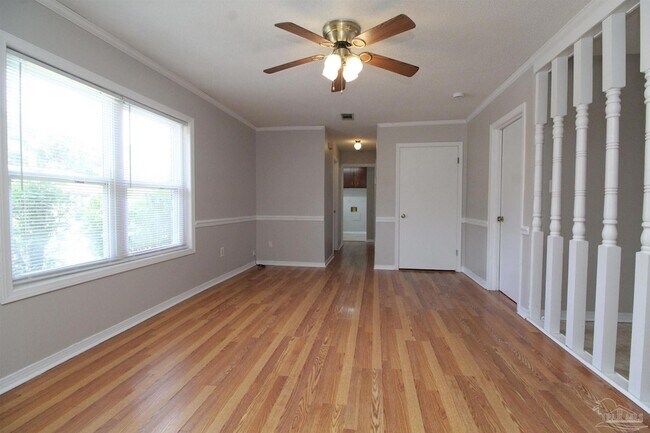 Building Photo - 4630 Bellview Ave