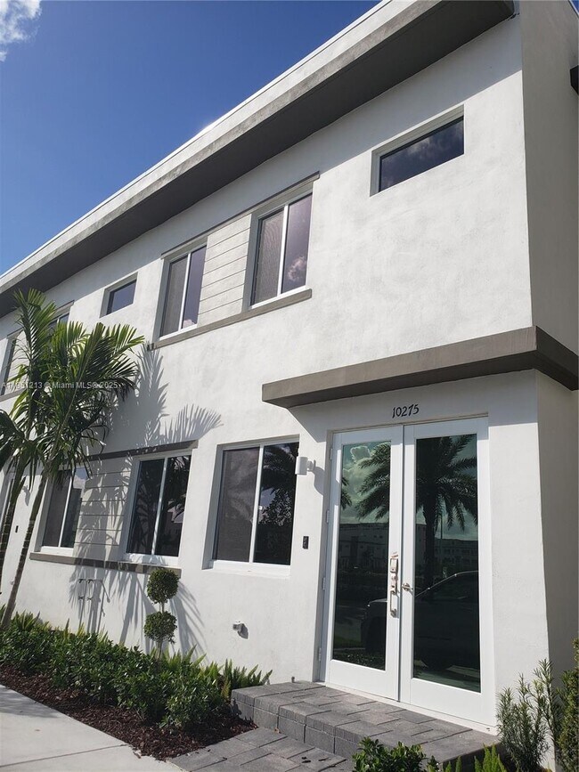 Primary Photo - 10275 NW 66th St