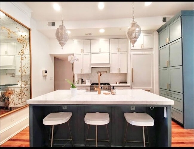 Building Photo - Stunning Condo Dupont Circle!  Pets Welcom...