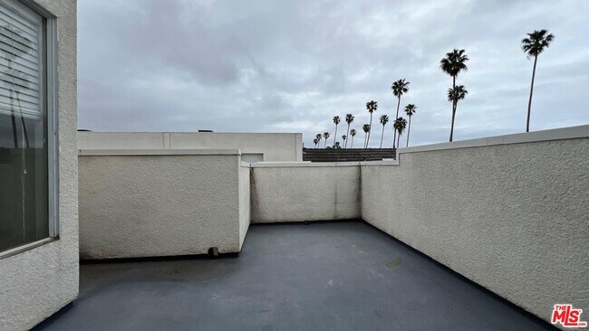 Building Photo - 807 21st St
