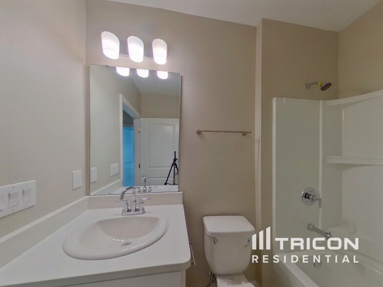 Building Photo - 232 Garnet Ave