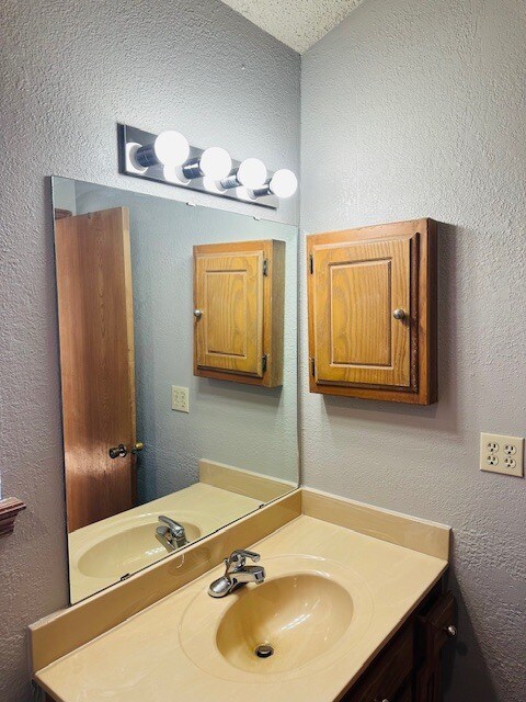 Building Photo - 600 Fire Light Dr