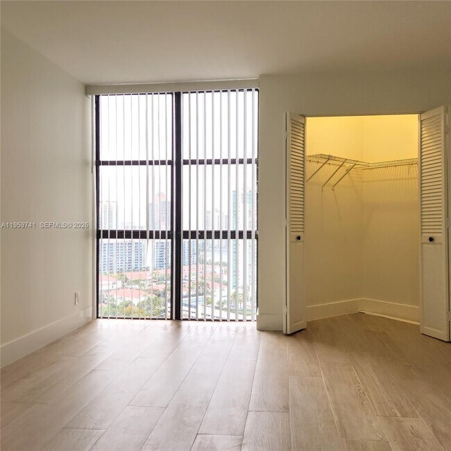 Building Photo - 18181 NE 31st Ct