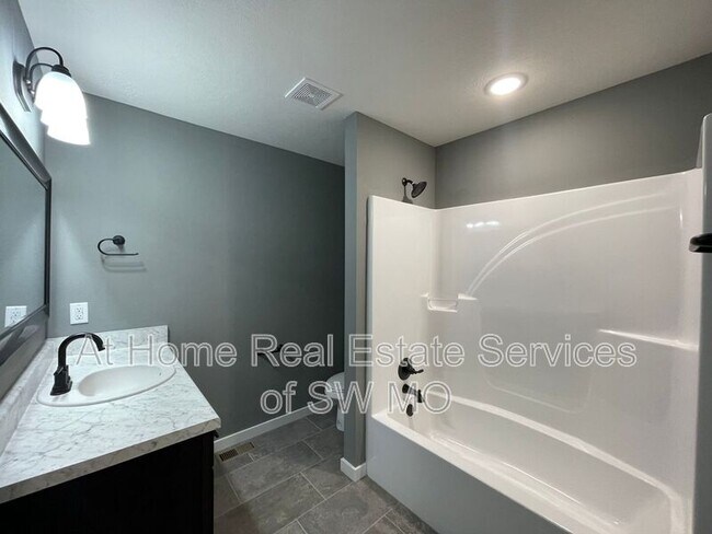 Building Photo - 2777 S Meadowlark Ave