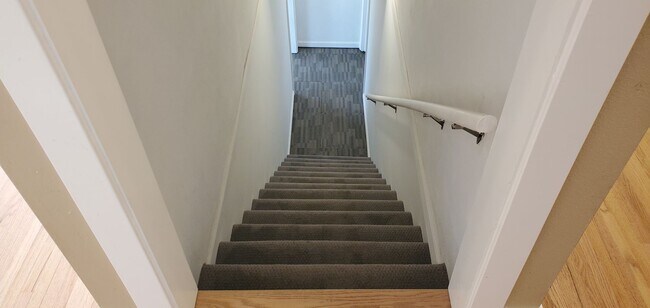 Building Photo - 4 bd, 2 ba, old SW Columbia, corner lot, great shape, fenced, hardwoods, W/D