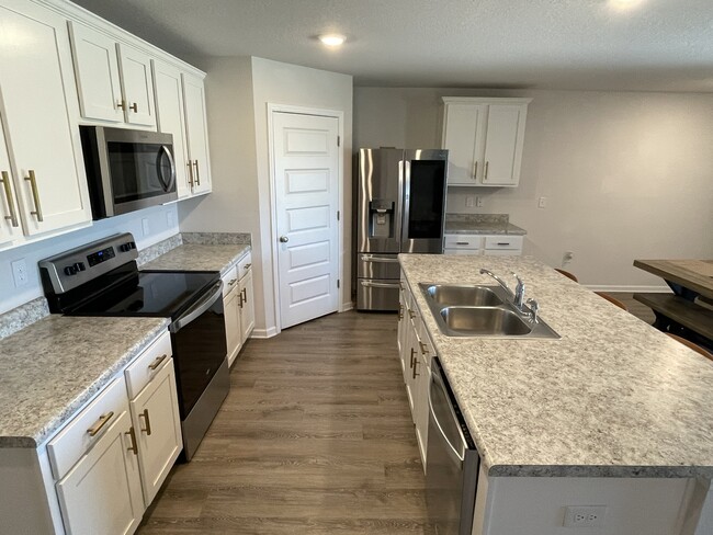 Building Photo - 5240 Peach Dr