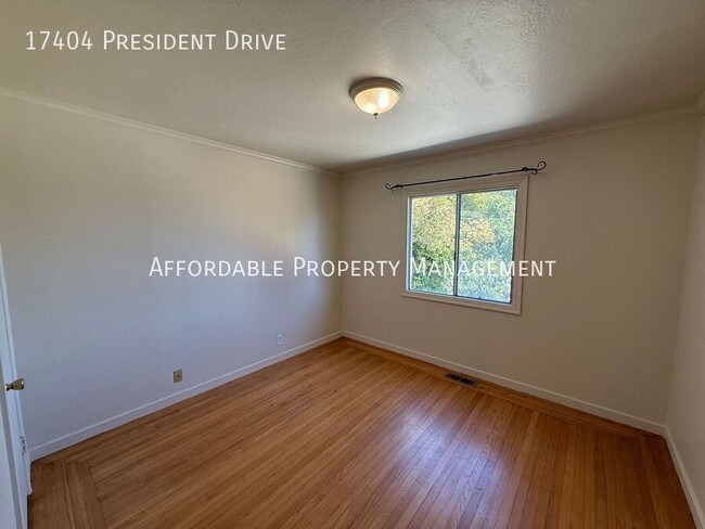 Building Photo - 17404 President Dr