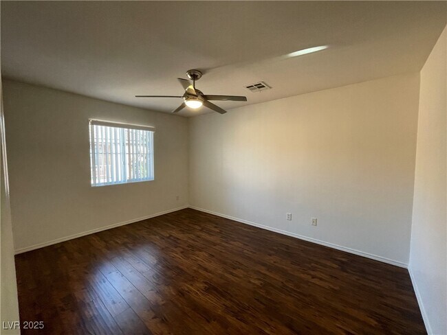 Building Photo - 10385 Bayhead Beach Ave