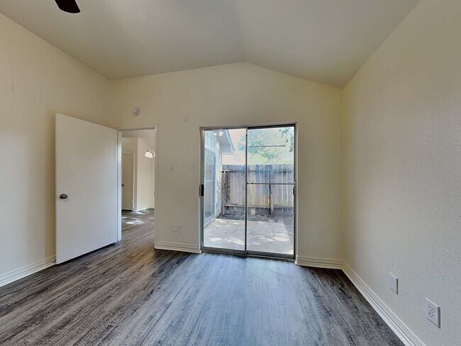 Building Photo - 9167 Golden Sunshine Dr