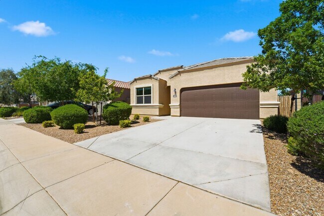 Building Photo - Stylish 3BR Home with Granite Counters + Community Parks & Splash Pads