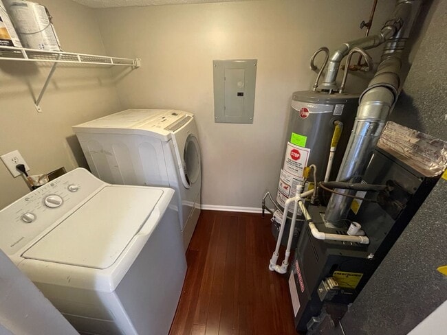 Building Photo - Updated East End Condo For Rent! So Nice