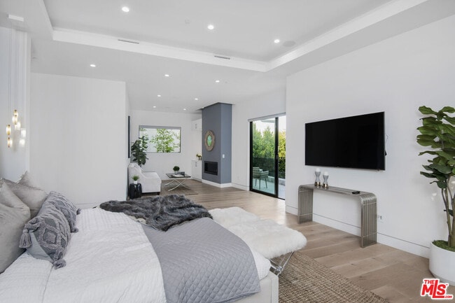 Building Photo - 350 N Harper Ave