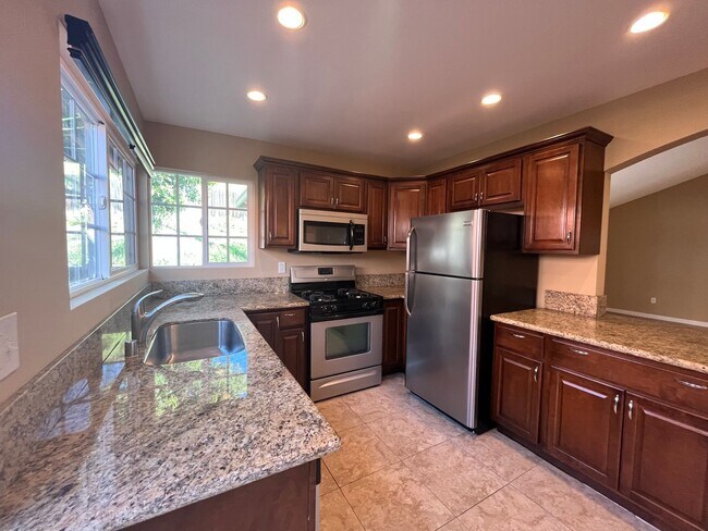 Building Photo - Beautiful 3-Bedroom, 2-Bath Home in Encant...