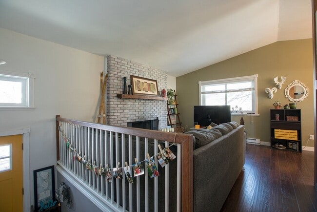 Building Photo - Charming 3-Bedroom Home on a Spacious Corn...