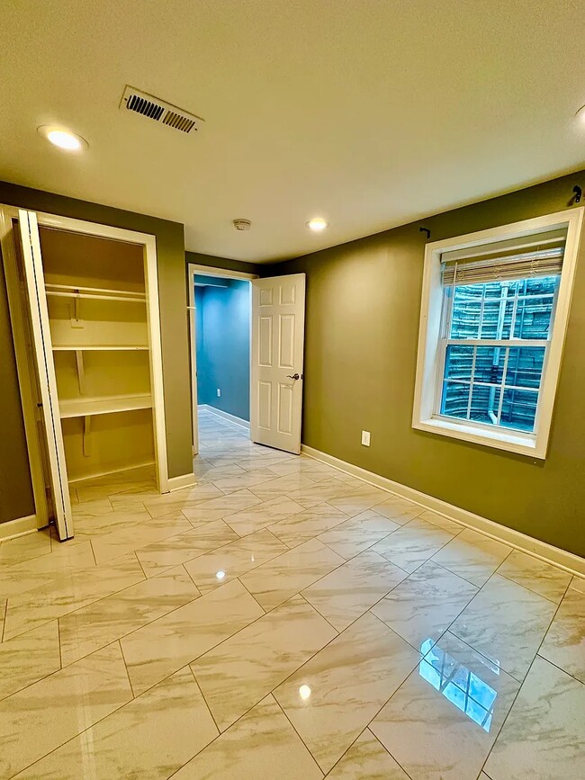 Building Photo - 2453 Alsop Ct