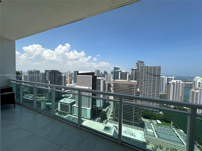 Building Photo - 950 Brickell Bay Dr