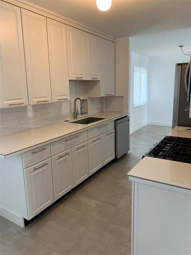 Building Photo - 4411 W Broward Blvd