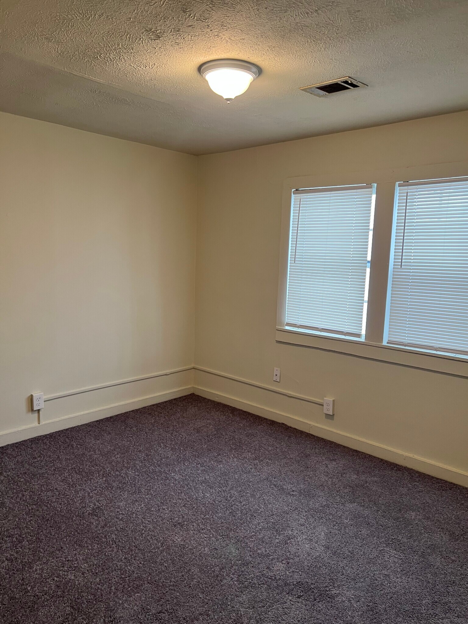 Building Photo - 2411 Scovel St