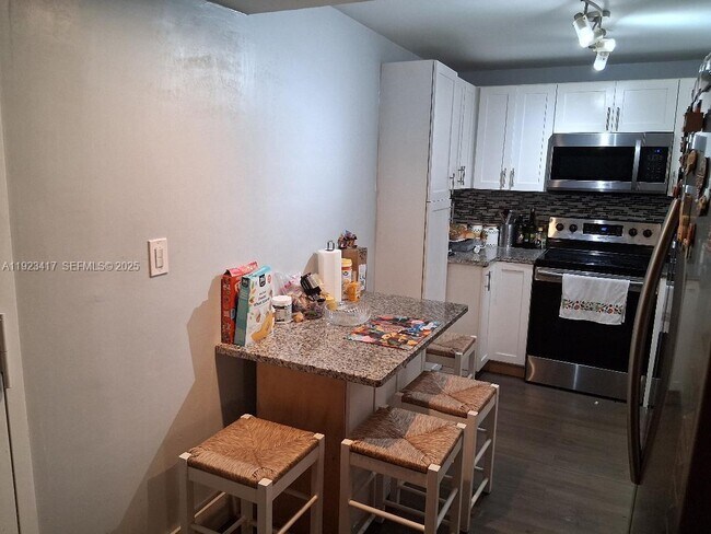 Building Photo - 1400 St Charles Pl