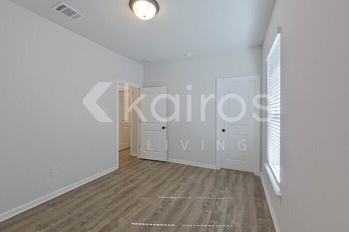 Building Photo - 13963 Barrington Ave