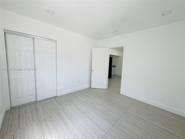 Building Photo - 1364 NE 145th St